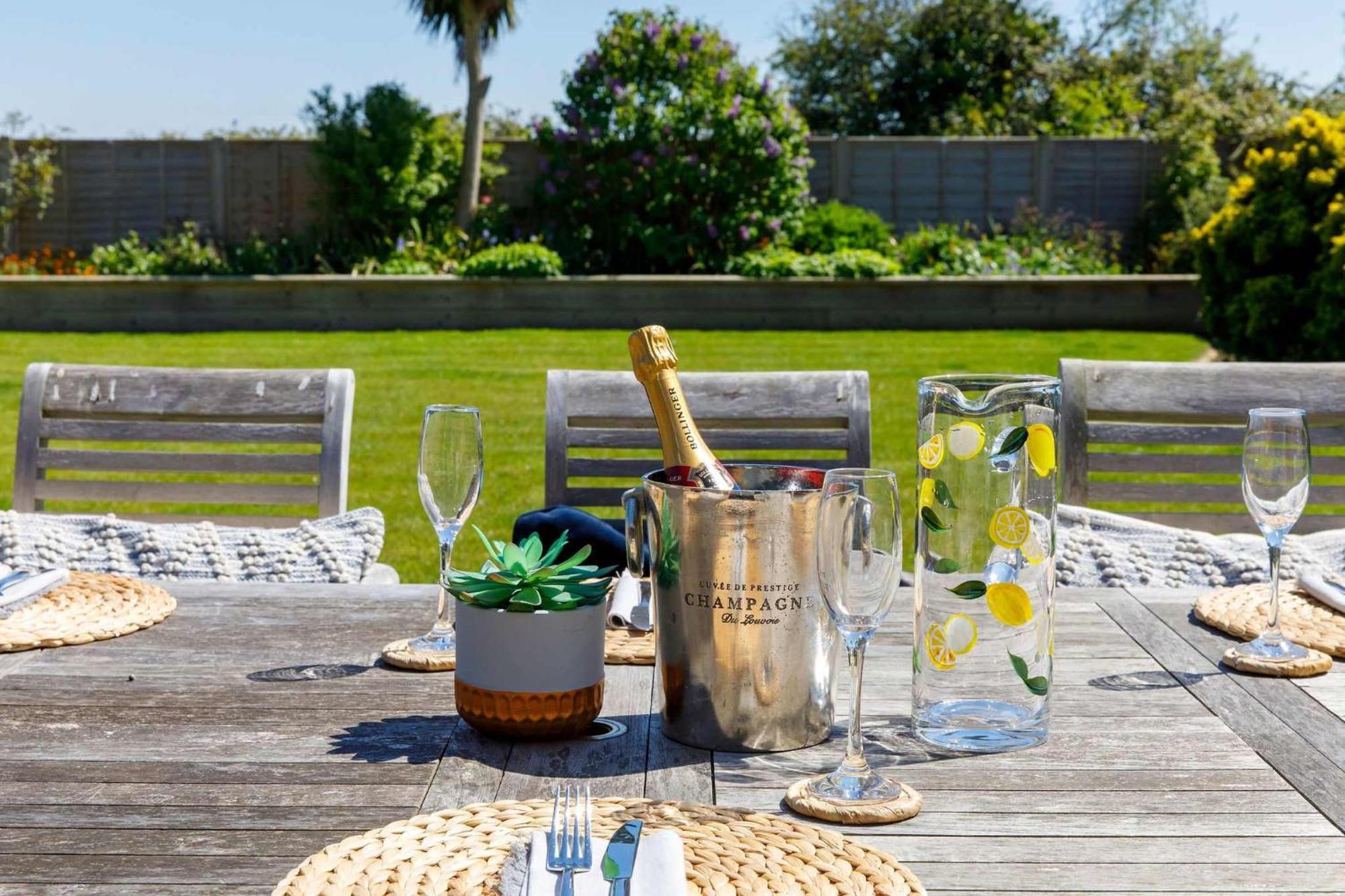 Spacious Home For 8 In Witterings - Walk To Beach East Wittering Εξωτερικό φωτογραφία